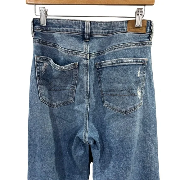 American Eagle Stretch Distressed Mom Straight Jean Size 6‎ - Picture 5 of 9